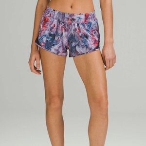 Lululemon Hotty Hot Short II 2.5", Size 4